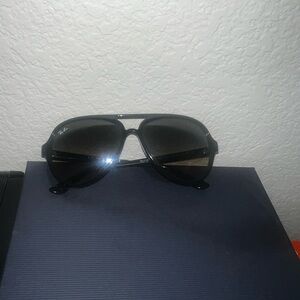 Black Ray-Ban glasses.